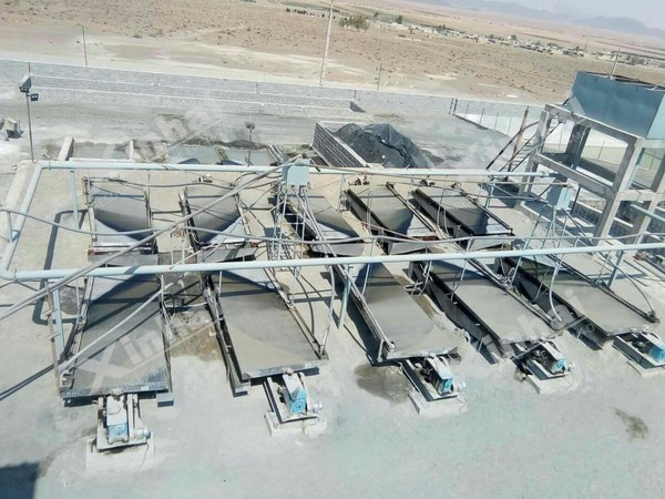 Shaking table bank for fine chromite cleaning