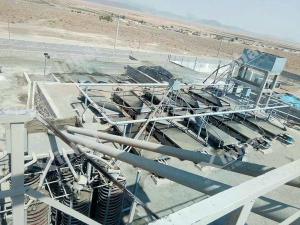 Spirals and shaking tables in one chromite circuit