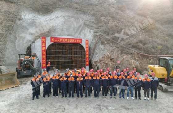 Molybdenum-mining-worker Molybdenum-mining-worker