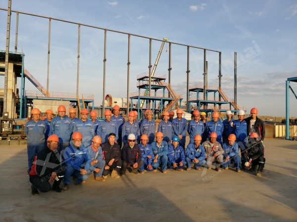 Mongolian-iron-ore-project-worker