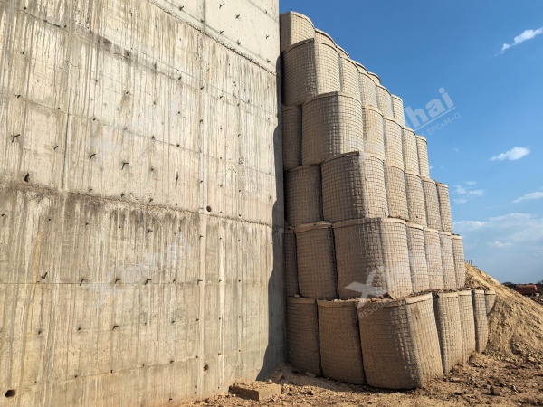 Sandbag-blast-wall
