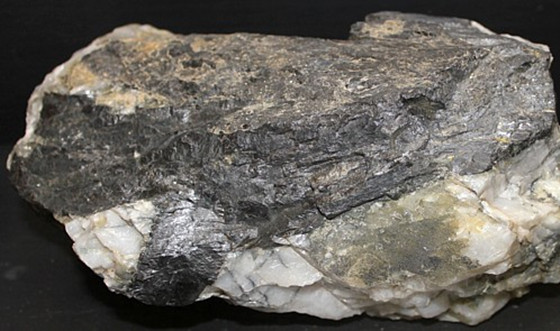 natural-tungsten-ore